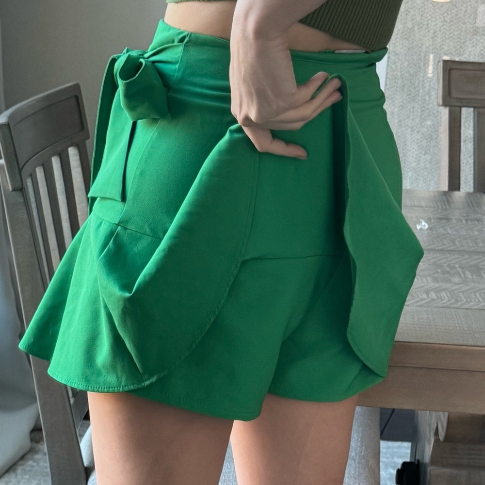 ZARA St Patrick’s Green Wrap Skort Skirt with Shorts Under with Side Tie Bow - Picture 5 of 16
